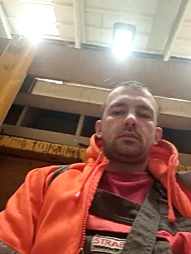 Snapshot of magicSeX4You chatting on 02-06-25, 10:48 magicSeX4You online show from 02-06-25, 10:48