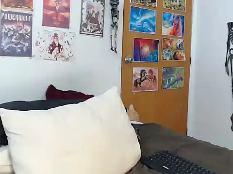 kiaraleono1302 online show from 12-22-25, 02:30