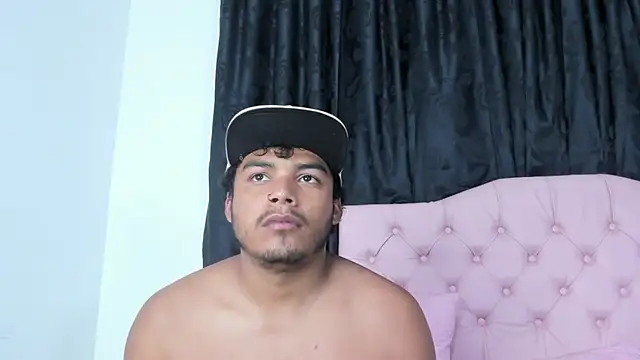 Snapshot of Applehot_LRR chatting on 02-07-25, 08:22 Applehot LRR online show from 02-07-25, 08:22