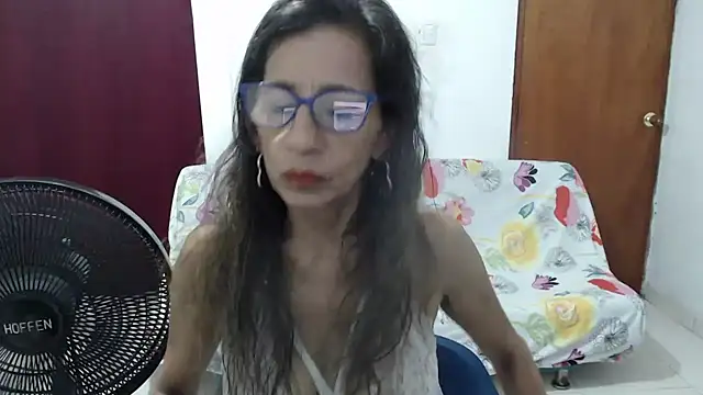 Snapshot of luz_stella chatting on 02-25-25, 07:58 luz stella online show from 02-25-25, 07:58