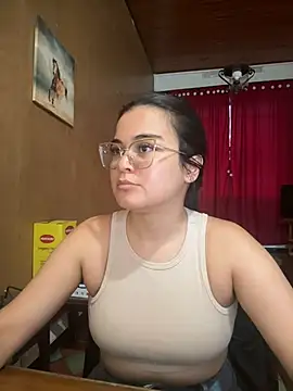 Snapshot of CamilaSofiia chatting on 05-27-26, 11:02 CamilaSofiia online show from 05-27-26, 11:02