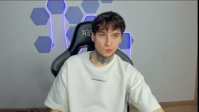 Chris Tyson online show from 12-19-24, 03:29