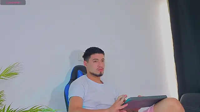 EdwardRoss  online show from 10-26-25, 08:48