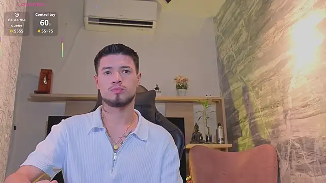 Snapshot of EdwardRoss_ chatting on 06-19-26, 10:02 EdwardRoss online show from 06-19-26, 10:02