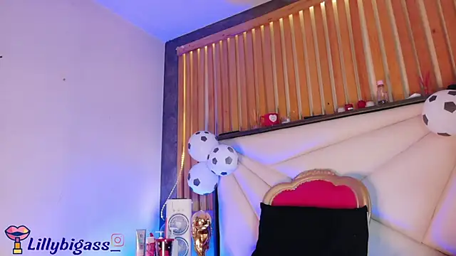 LilyyBigAss online show from 06-26-26, 11:47
