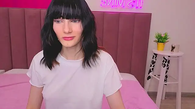 Snapshot of Lili_flowerr chatting on 06-16-26, 11:46 Lili flowerr online show from 06-16-26, 11:46
