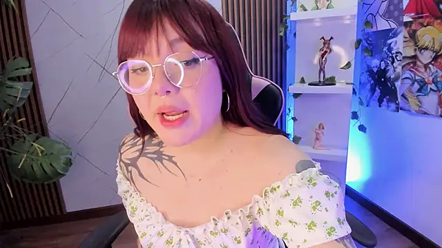 Snapshot of Fluffy_Bubble21 chatting on 02-17-25, 07:15 Fluffy Bubble21 online show from 02-17-25, 07:15