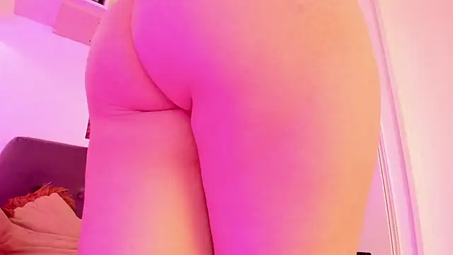 Miia Thompsonn online show from 12-22-24, 04:06