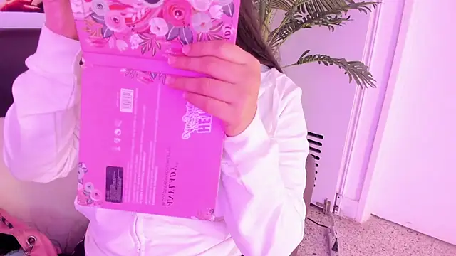 Miia Thompsonn online show from 12-27-24, 03:09