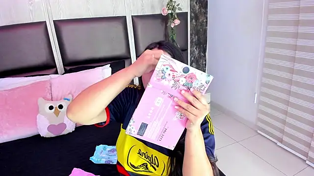 Miia Thompsonn online show from 03-05-25, 03:18