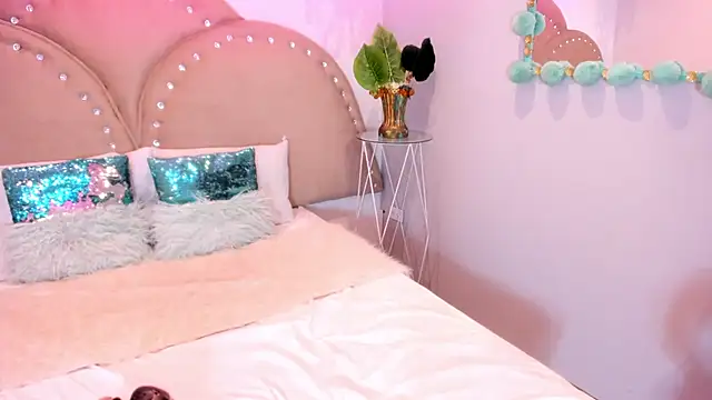 Miia Thompsonn online show from 10-01-25, 03:12