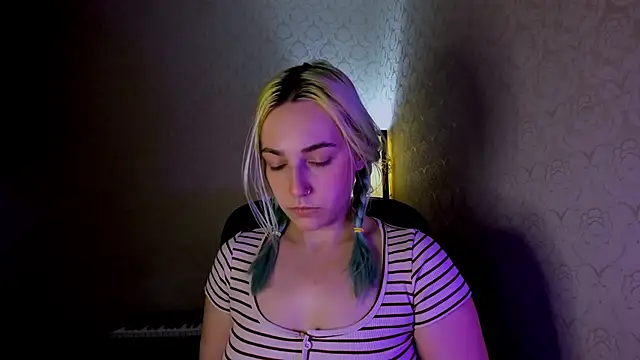 coraline meow online show from 12-05-24, 04:23