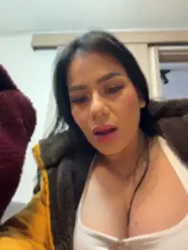 Snapshot of Miah_gomez_ chatting on 04-18-26, 01:04 Miah gomez online show from 04-18-26, 01:04