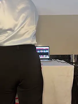 Miss  Malaika online show from 12-21-24, 06:52