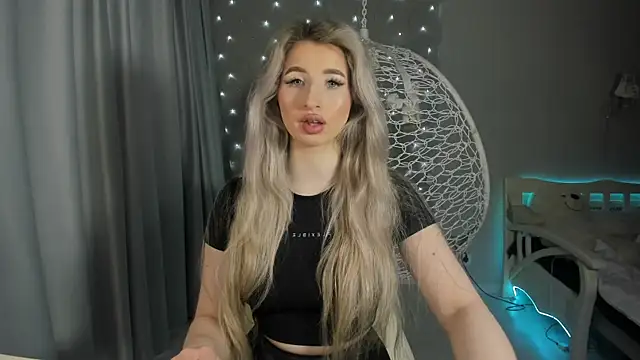 Snapshot of milky_waybaby chatting on 10-18-25, 09:32 milky waybaby online show from 10-18-25, 09:32