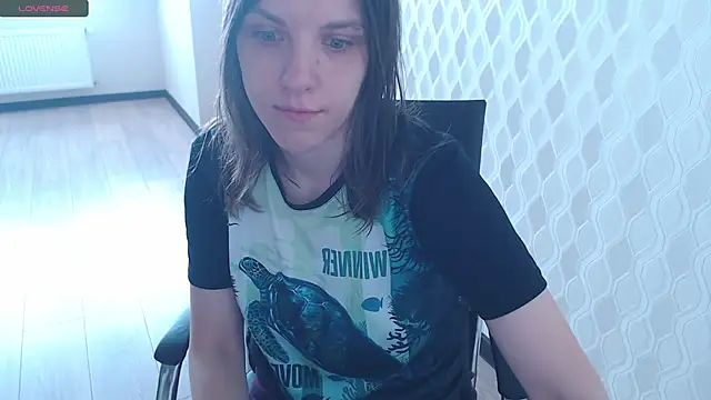 Snapshot of LisaHeart chatting on 06-14-26, 10:28 LisaHeart online show from 06-14-26, 10:28