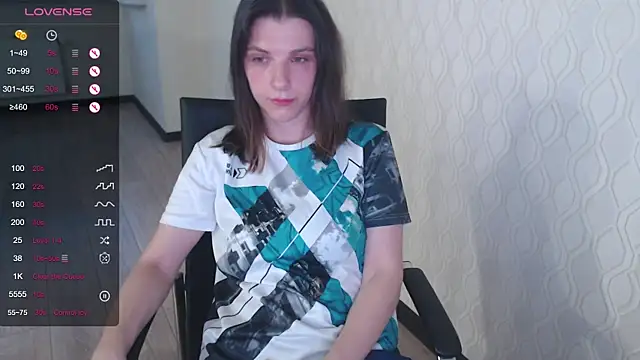 Snapshot of LisaHeart chatting on 07-26-26, 05:09 LisaHeart online show from 07-26-26, 05:09