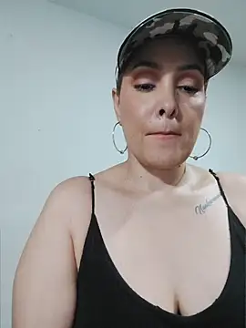 Snapshot of Miss_Agatha chatting on 04-17-26, 12:13 Miss Agatha online show from 04-17-26, 12:13