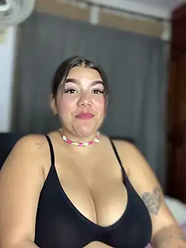Snapshot of Michellesexxy chatting on 12-10-24, 06:33 Michellesexxy online show from 12-10-24, 06:33