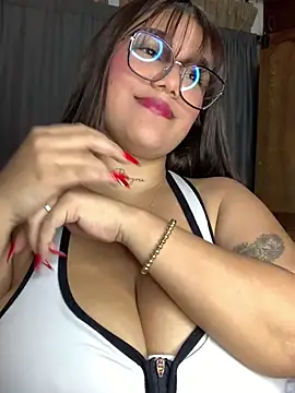 Snapshot of Michellesexxy chatting on 12-14-24, 02:34 Michellesexxy online show from 12-14-24, 02:34