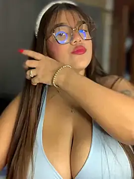 Snapshot of Michellesexxy chatting on 12-14-24, 09:13 Michellesexxy online show from 12-14-24, 09:13