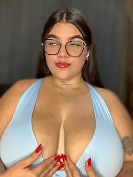 Snapshot of Michellesexxy chatting on 12-15-24, 01:35 Michellesexxy online show from 12-15-24, 01:35