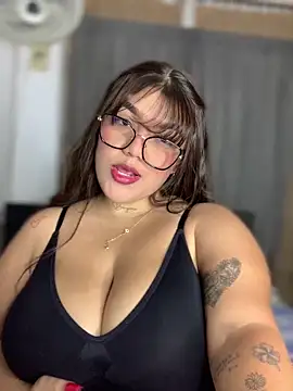 Snapshot of Michellesexxy chatting on 12-17-24, 03:50 Michellesexxy online show from 12-17-24, 03:50
