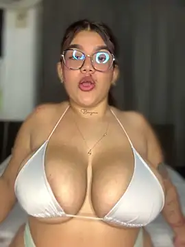 Snapshot of Michellesexxy chatting on 01-08-25, 02:57 Michellesexxy online show from 01-08-25, 02:57