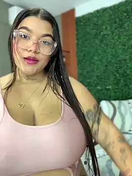 Snapshot of Michellesexxy chatting on 03-15-25, 09:38 Michellesexxy online show from 03-15-25, 09:38