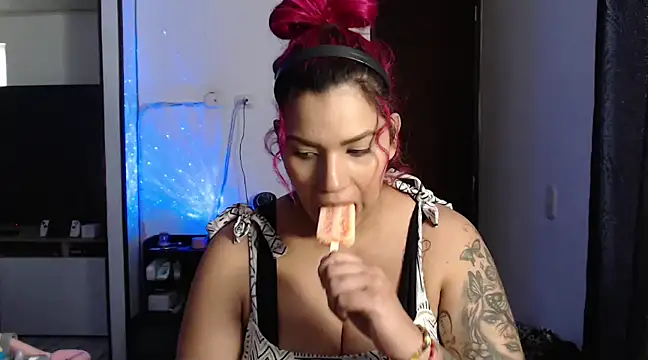 Snapshot of CarolinaRincon chatting on 02-08-25, 06:44 CarolinaRincon online show from 02-08-25, 06:44