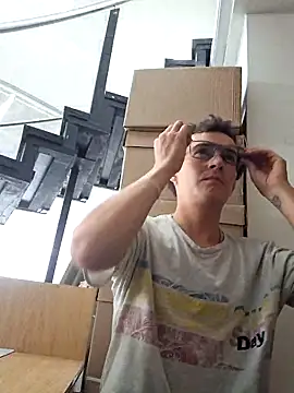 Snapshot of yonson90s chatting on 03-22-25, 04:47 yonson90s online show from 03-22-25, 04:47