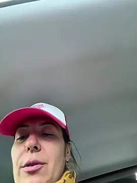 Snapshot of eveangelll chatting on 04-29-26, 04:27 eveangelll online show from 04-29-26, 04:27