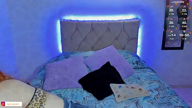 April sommer1 online show from 10-10-25, 09:41