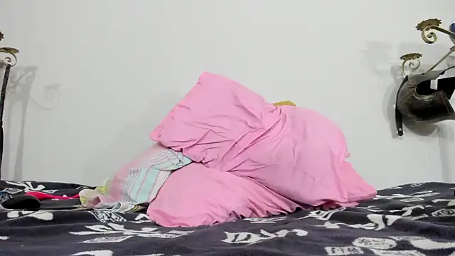 AlejoKhalifa  online show from 01-19-25, 10:39