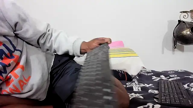 AlejoKhalifa  online show from 02-26-25, 10:04