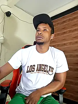 AlejoKhalifa  online show from 09-30-25, 10:31