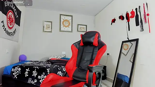 AlejoKhalifa  online show from 10-30-25, 10:16