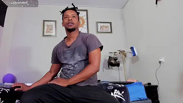 AlejoKhalifa  online show from 11-04-25, 10:14