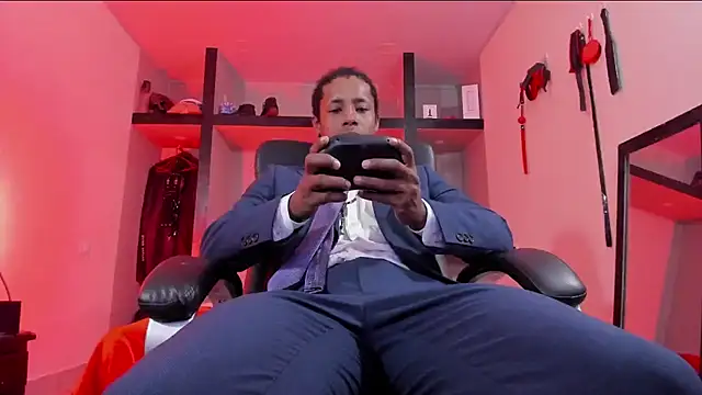AlejoKhalifa  online show from 05-13-26, 01:25