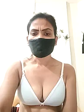 Snapshot of sunita6009 chatting on 07-06-26, 03:03 sunita6009 online show from 07-06-26, 03:03
