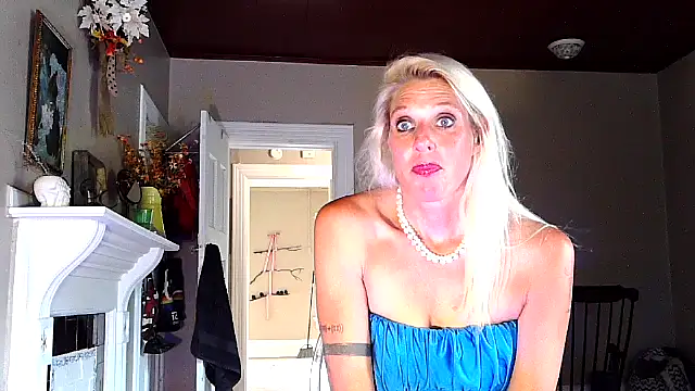 Snapshot of Glamazonx chatting on 09-13-25, 06:51 Glamazonx online show from 09-13-25, 06:51
