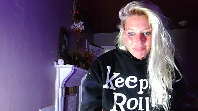 Snapshot of Glamazonx chatting on 09-17-25, 12:18 Glamazonx online show from 09-17-25, 12:18