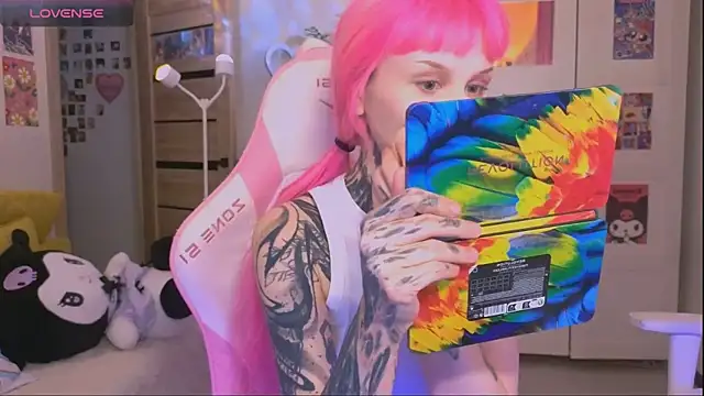 Britney Lynch online show from 10-23-25, 12:37