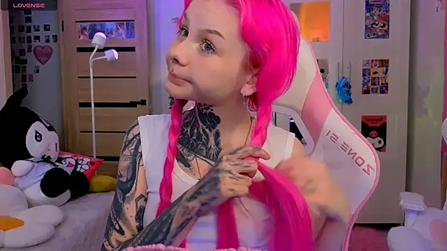 Britney Lynch online show from 10-30-25, 06:52