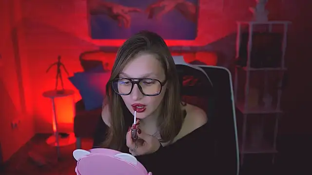 EllaHorton online show from 11-18-25, 07:51