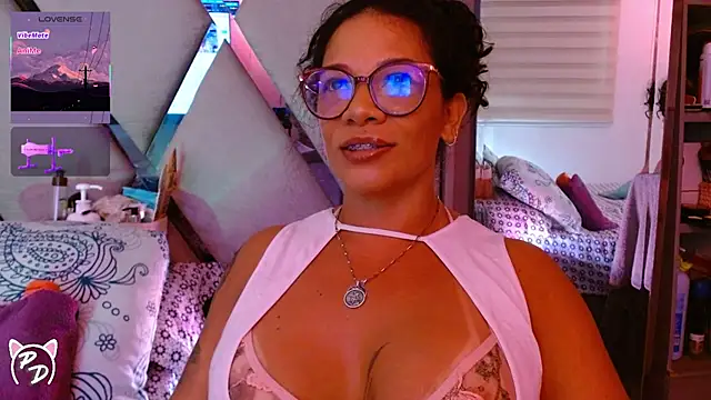 Snapshot of paula_daniela1 chatting on 07-19-26, 10:24 paula daniela1 online show from 07-19-26, 10:24