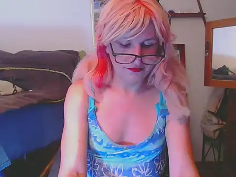 LorenJade online show from 05-19-26, 07:47