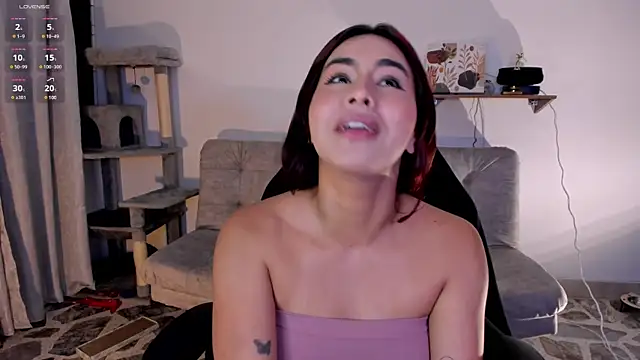 Snapshot of Zarah_Blare chatting on 03-18-25, 01:32 Zarah Blare online show from 03-18-25, 01:32