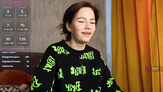 girl with snaketatto0 online show from 01-23-25, 07:22