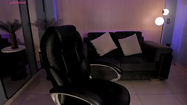 EloisaOlivero online show from 10-06-25, 11:40